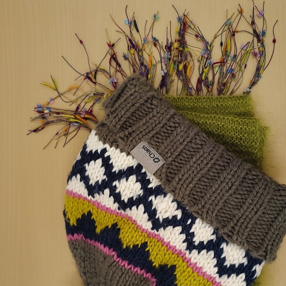 Chaos knitted hat with ball and green scarf to match unbranded - Picture 5 of 8